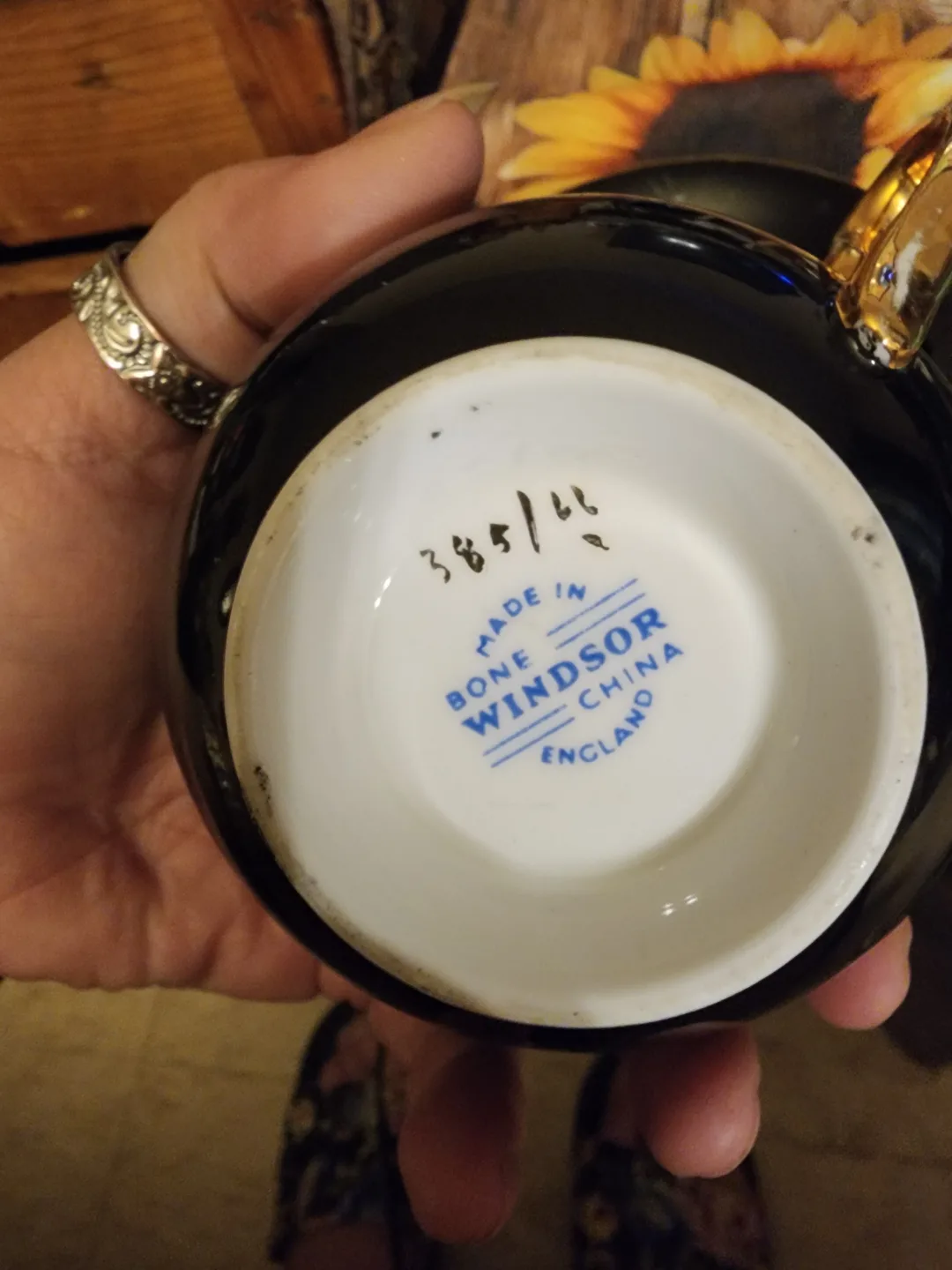 Vintage Windsor Bone China Teacup and Saucer Set image indicator(4)