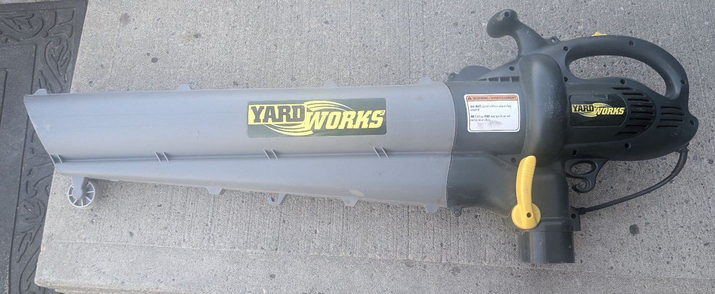 Yardworks electric (corded) leaf blower/snowblower 60-3856-2