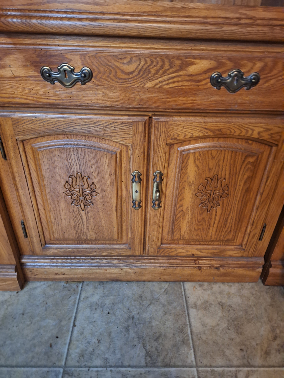 Three-Piece Oak Wood Hutch/Cabinet Set - photo 5