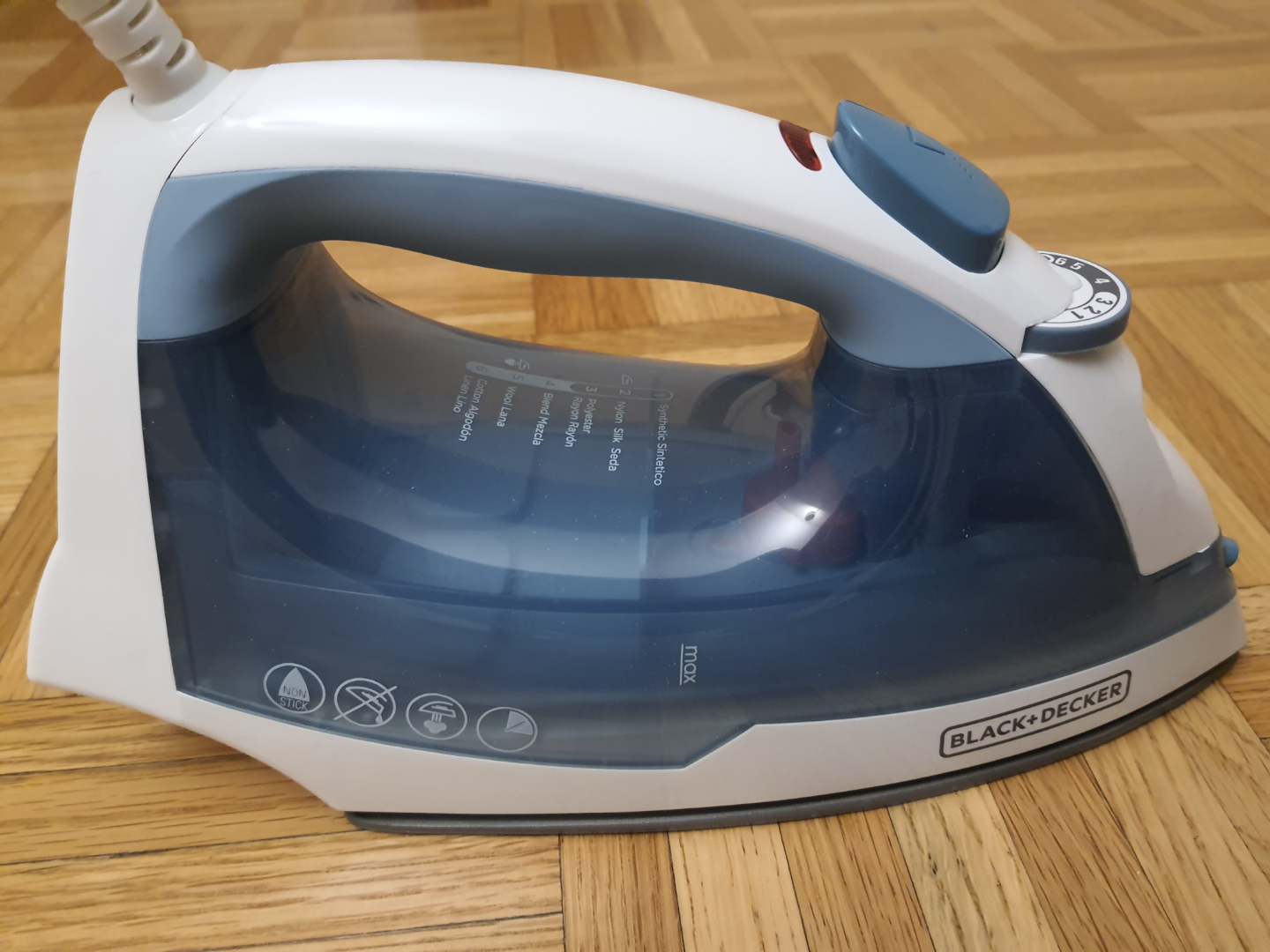 Black+Decker Easy Steam Nonstick Iron - photo 2