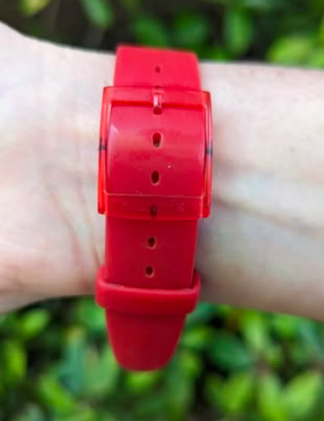 Vintage Swatch Red Plastic Watch image indicator(2)