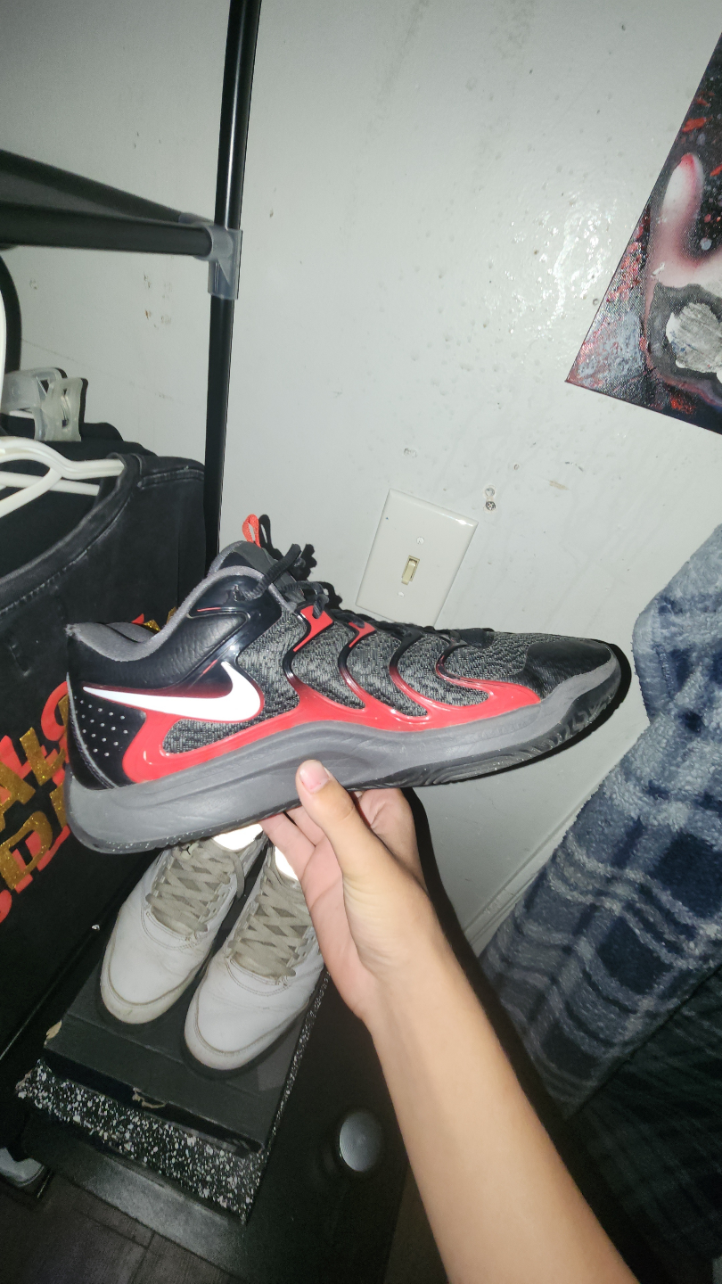 Nike Men's Black and Red Basketball Shoes - photo 3