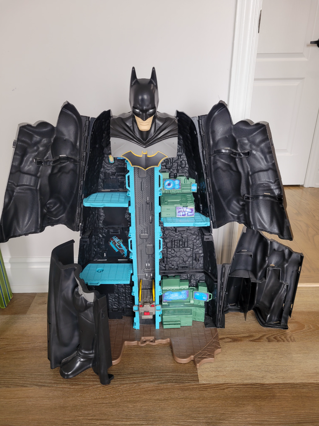 Batman Transforming Batcave Playset - photo 3