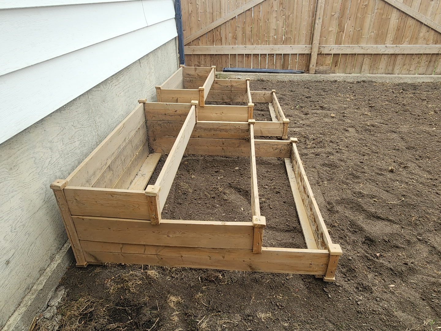Three-tiered raised garden beds - photo 2