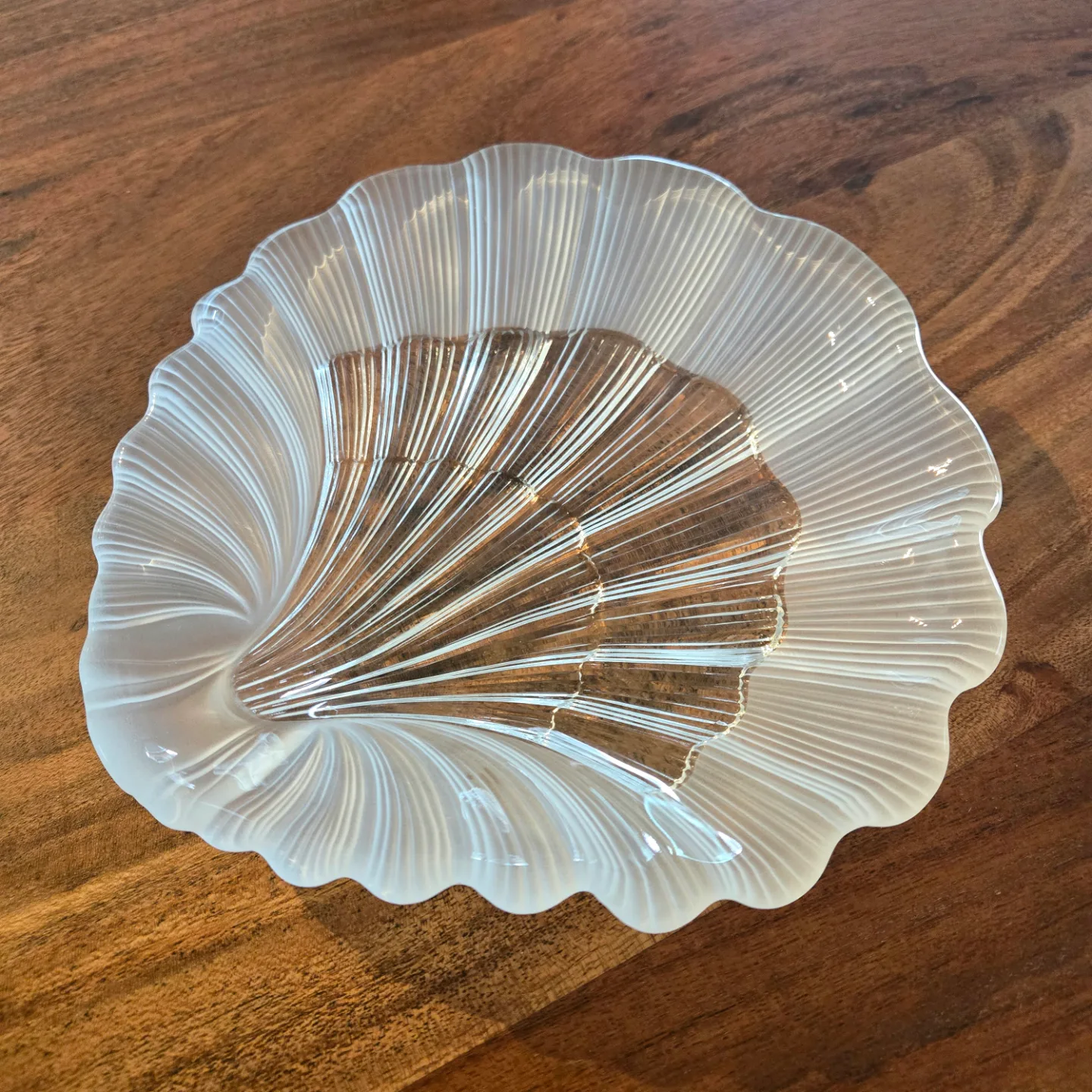 Frosted Glass Shell Dish thumbnail