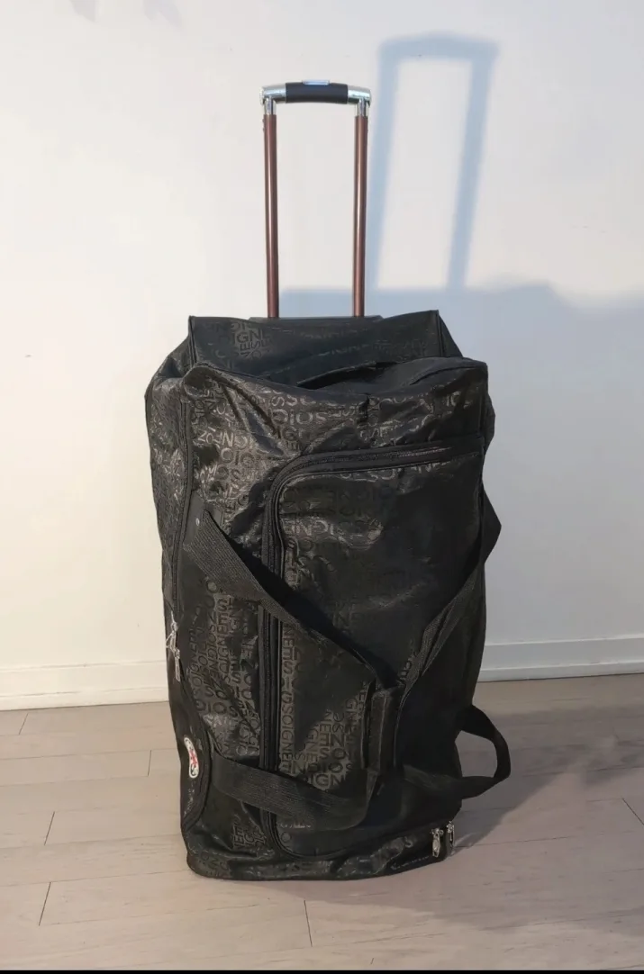 Rolling Duffle Bag Luggage thumbnail