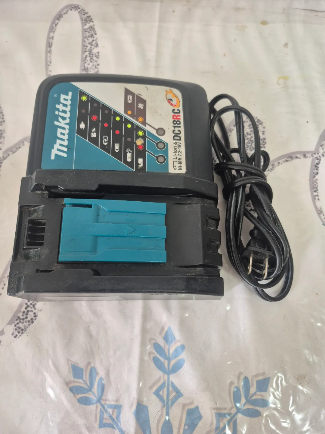 Makita DC18RC Rapid Optimum Charger image indicator(5)