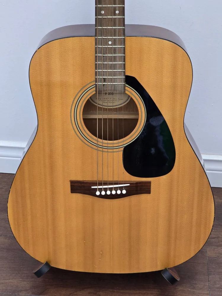 Yamaha F-310 Acoustic Guitar thumbnail