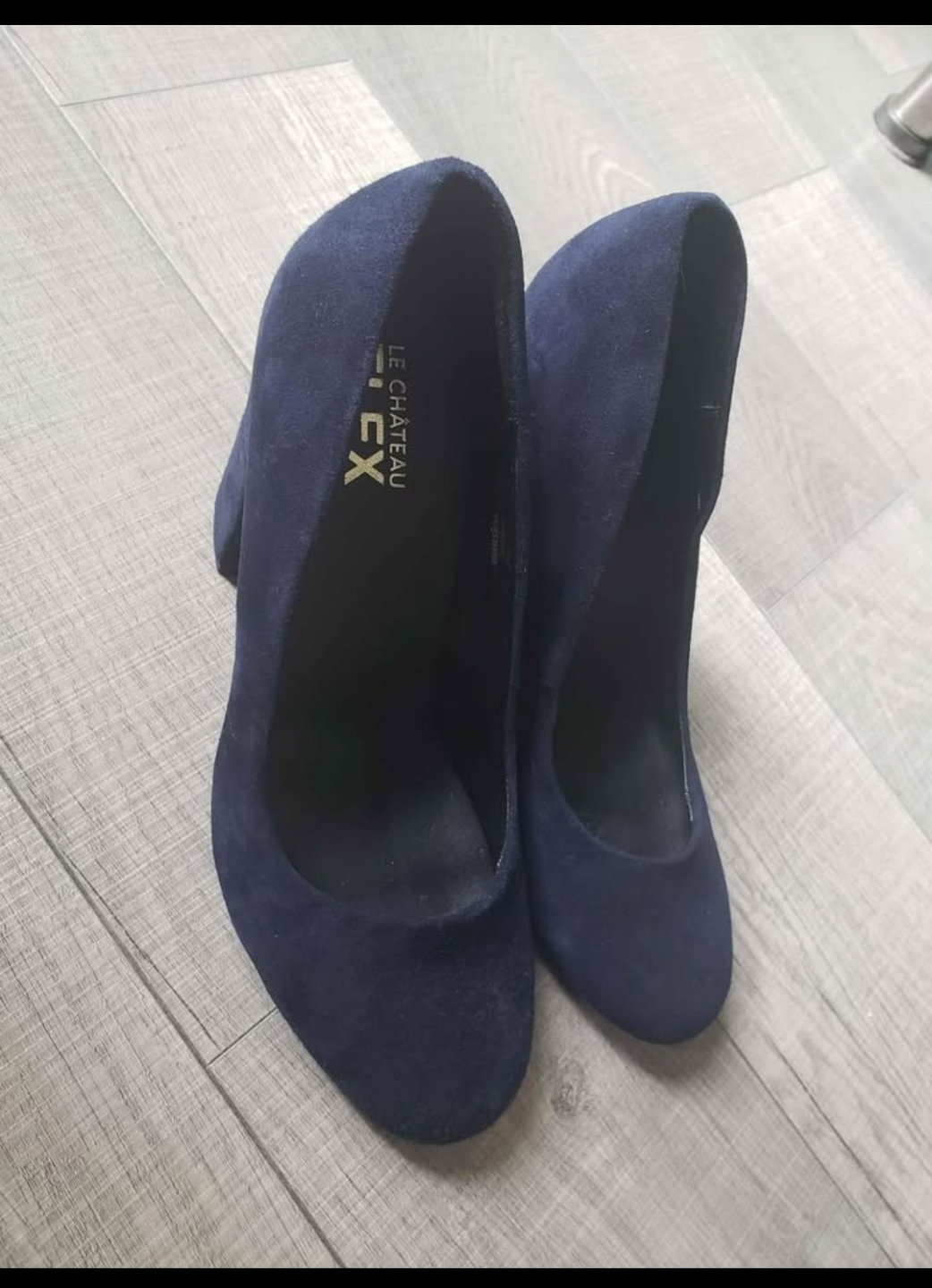 Le Chateau Navy Blue Suede Heels - photo 3