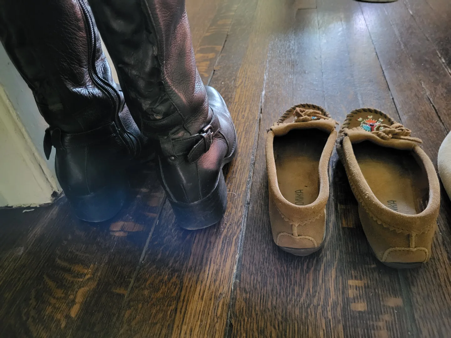 ❣️ 6 Pairs of Shoes - Loafers Sandals Heels Boots size 6 & 6.5 image indicator(5)