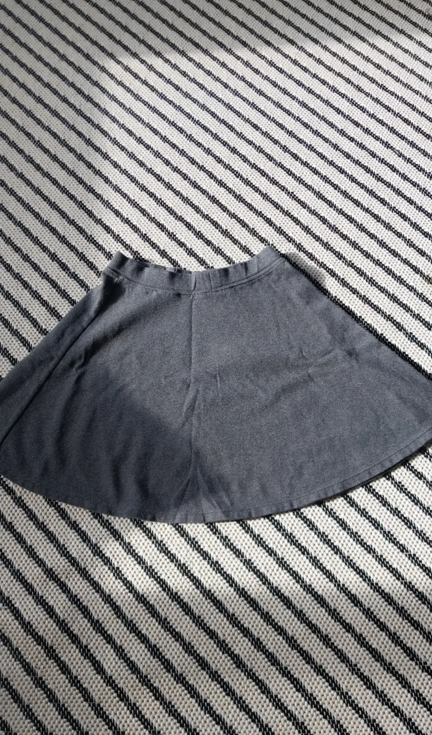 H&M Grey Skirt image indicator(3)