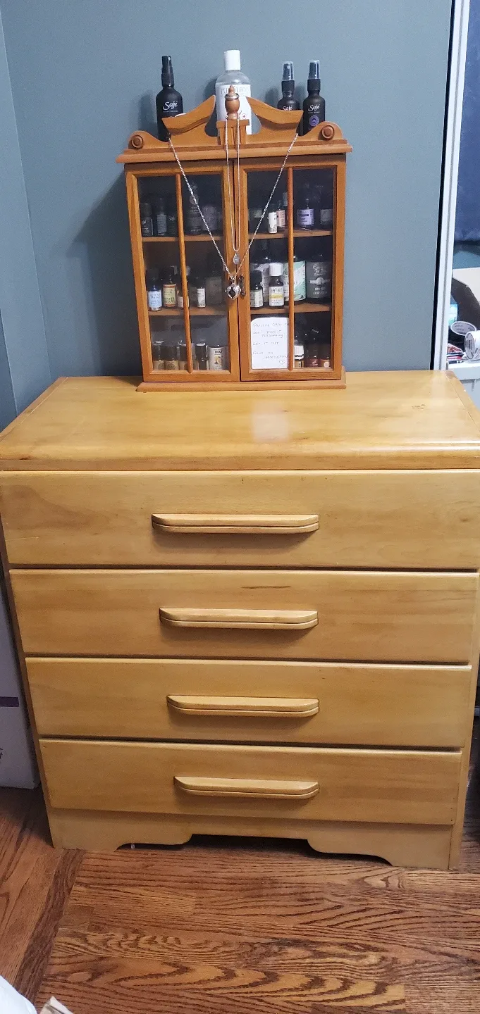 Vintage Wooden Four-Drawer Chest image indicator(2)