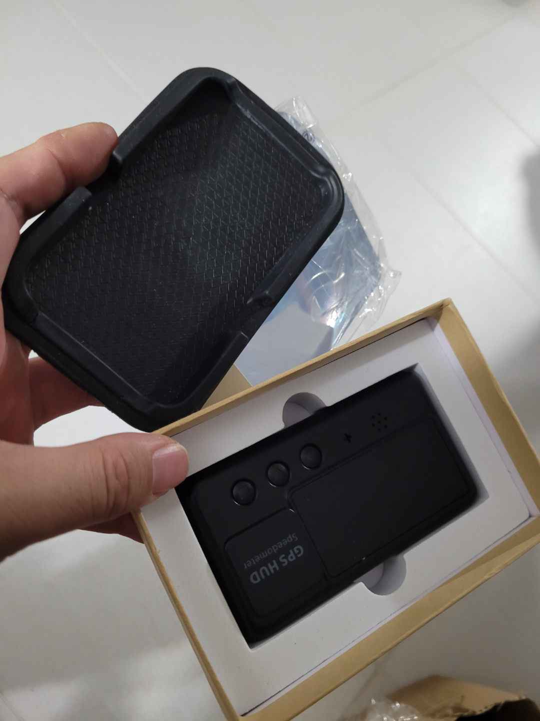 GPS HUD Speedometer & Car wireless charger - photo 2