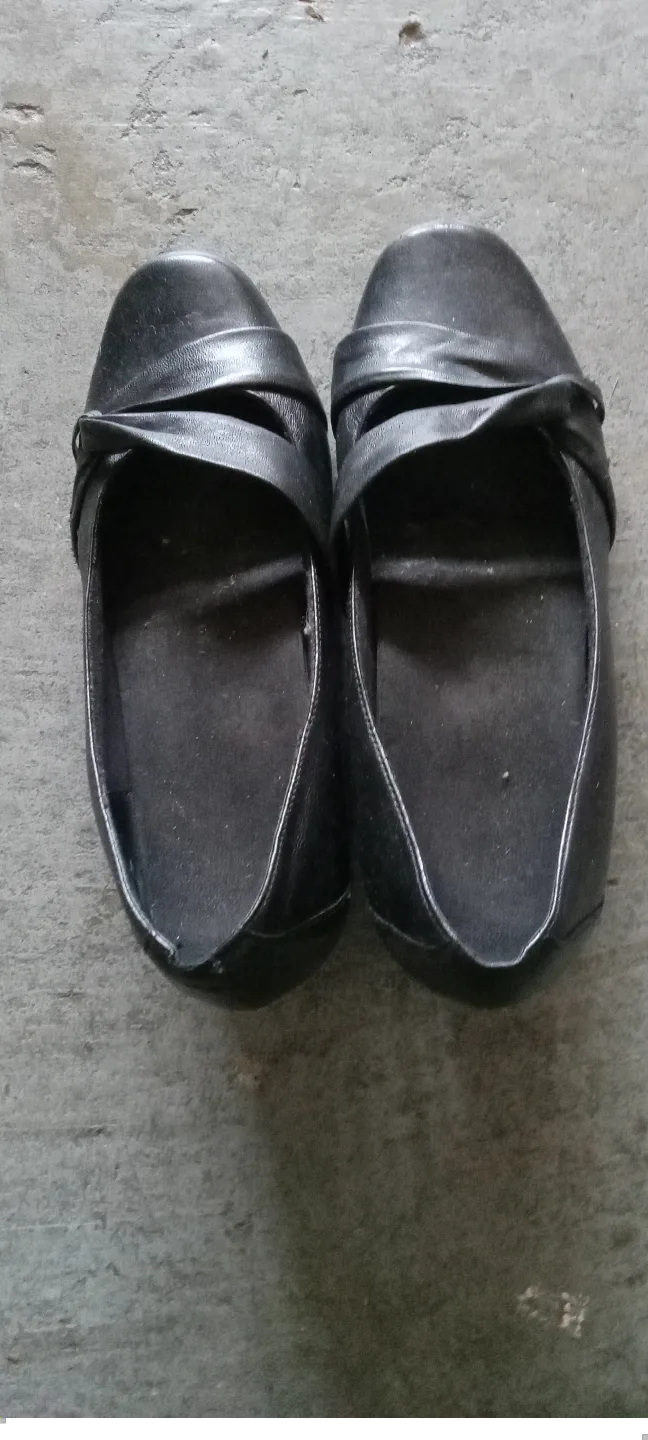 Women's Clarks Black Leather Shoes# freecycle image indicator(3)