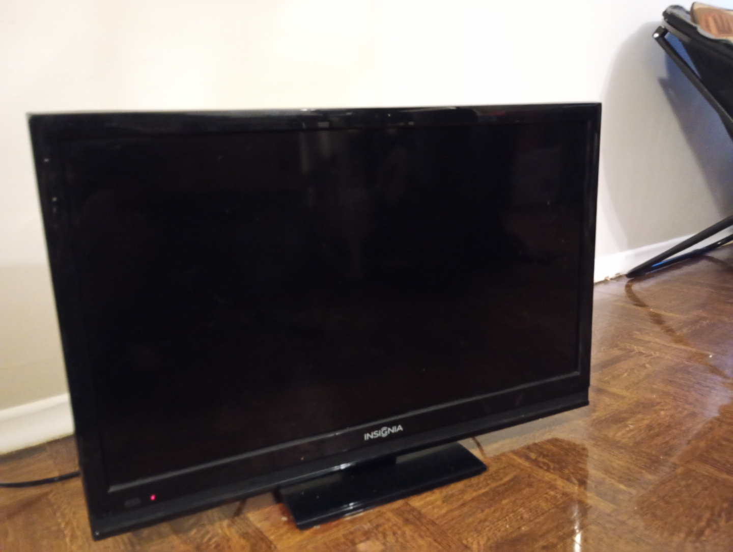 Insignia 29-inch LCD TV