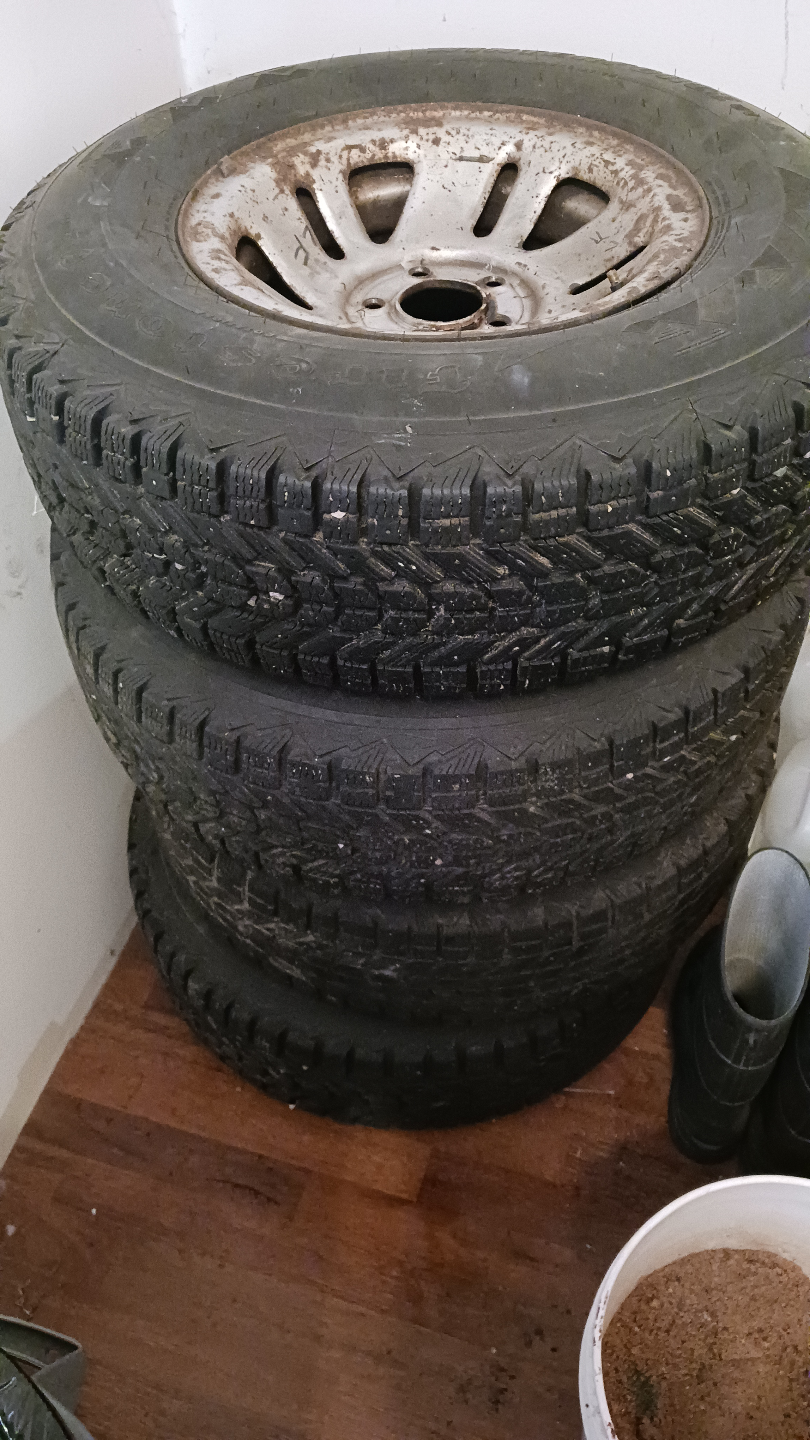 Used winter tires and rims - P235/75R15