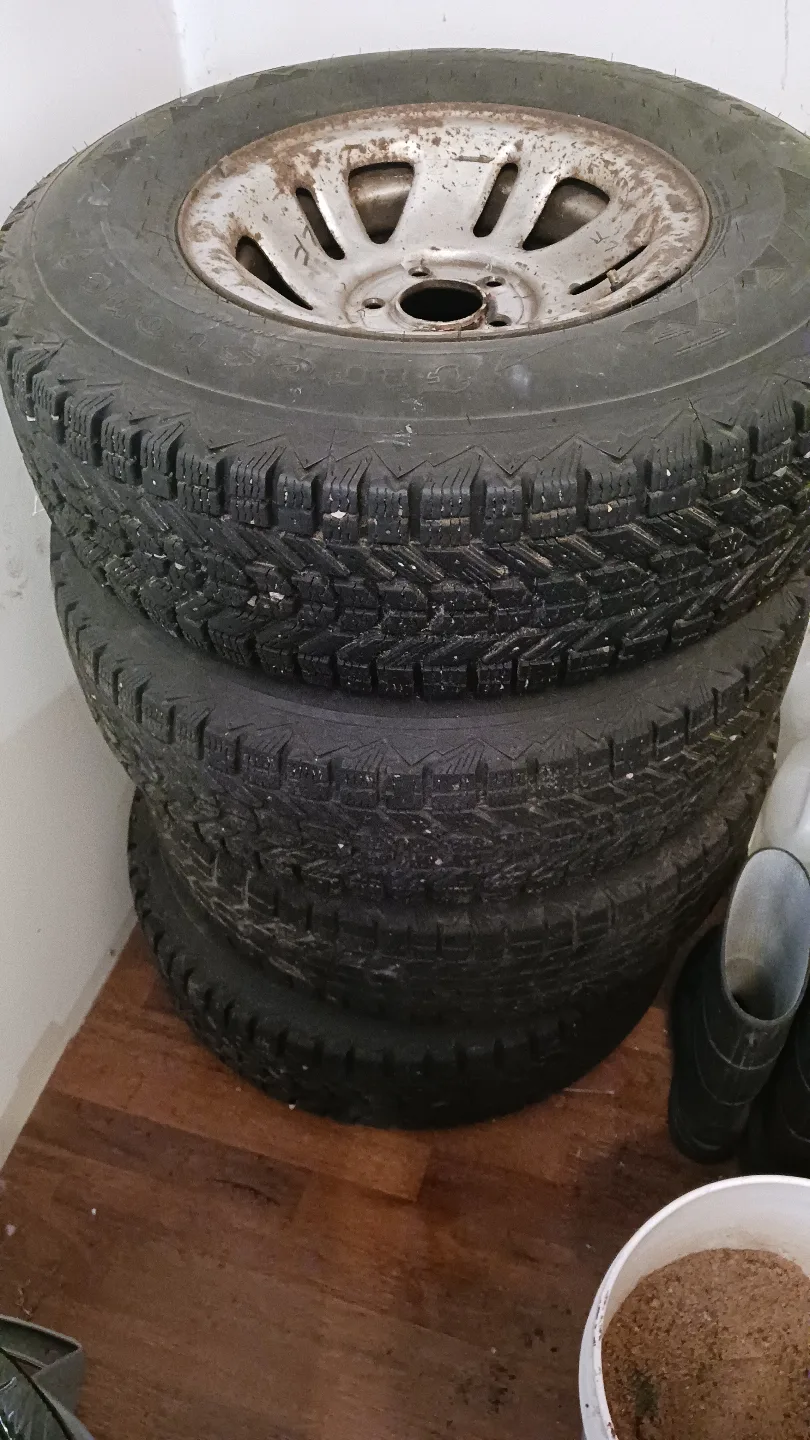 Used winter tires and rims - P235/75R15 thumbnail