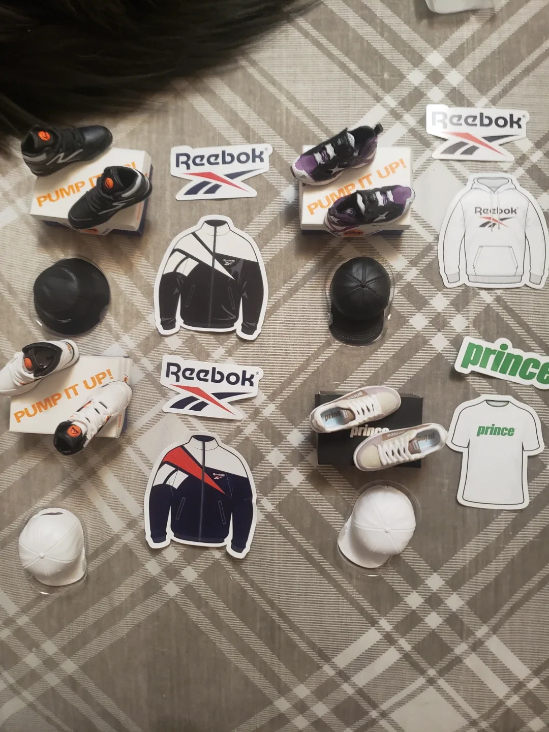 mini brand sneakers image indicator(2)