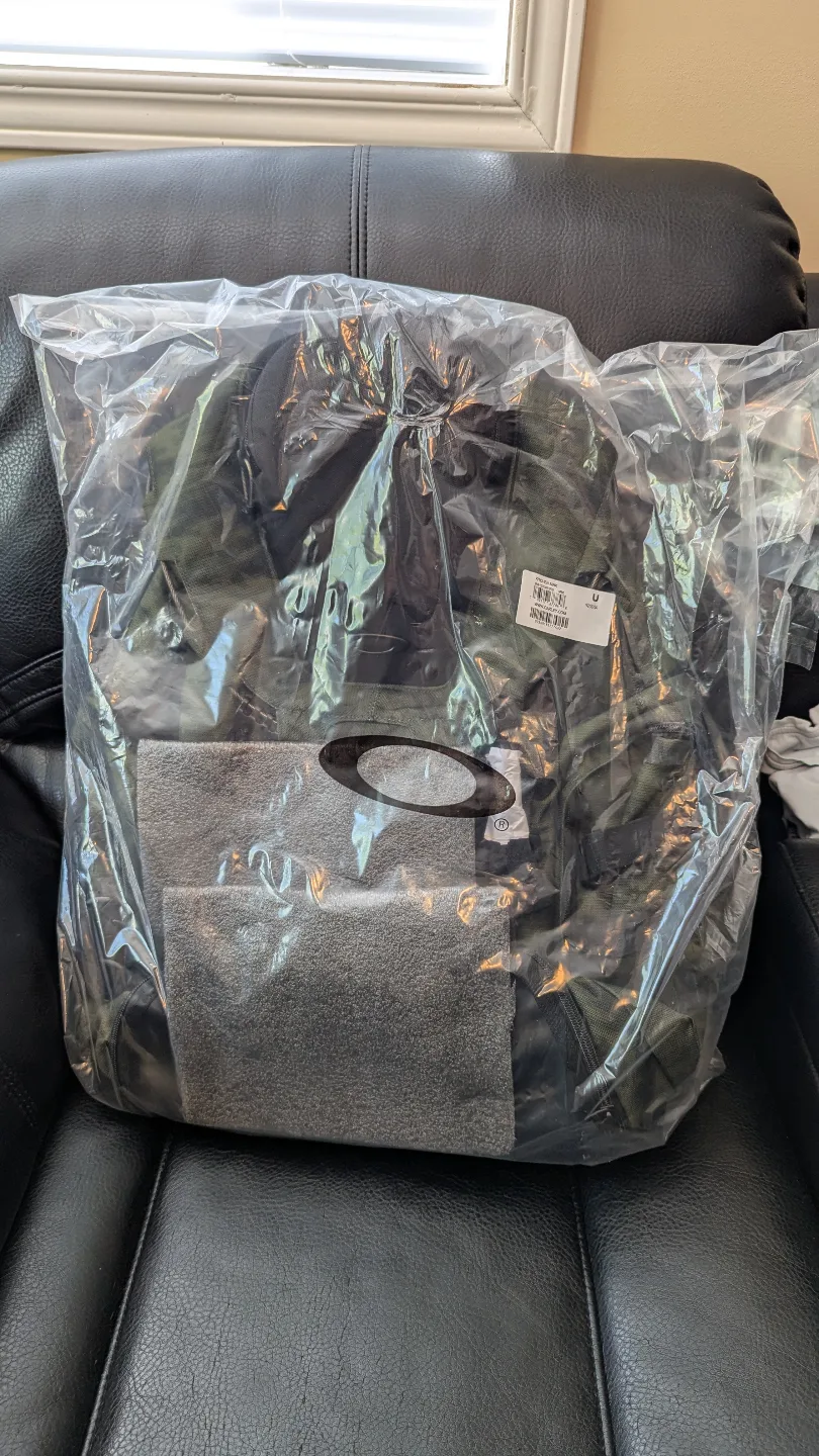 Oakley Kitchen Sink Backpack Brand New image indicator(3)