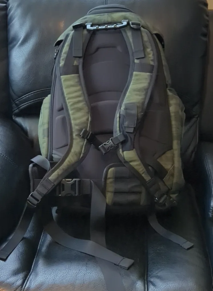 Oakley Kitchen Sink Backpack Brand New image indicator(2)