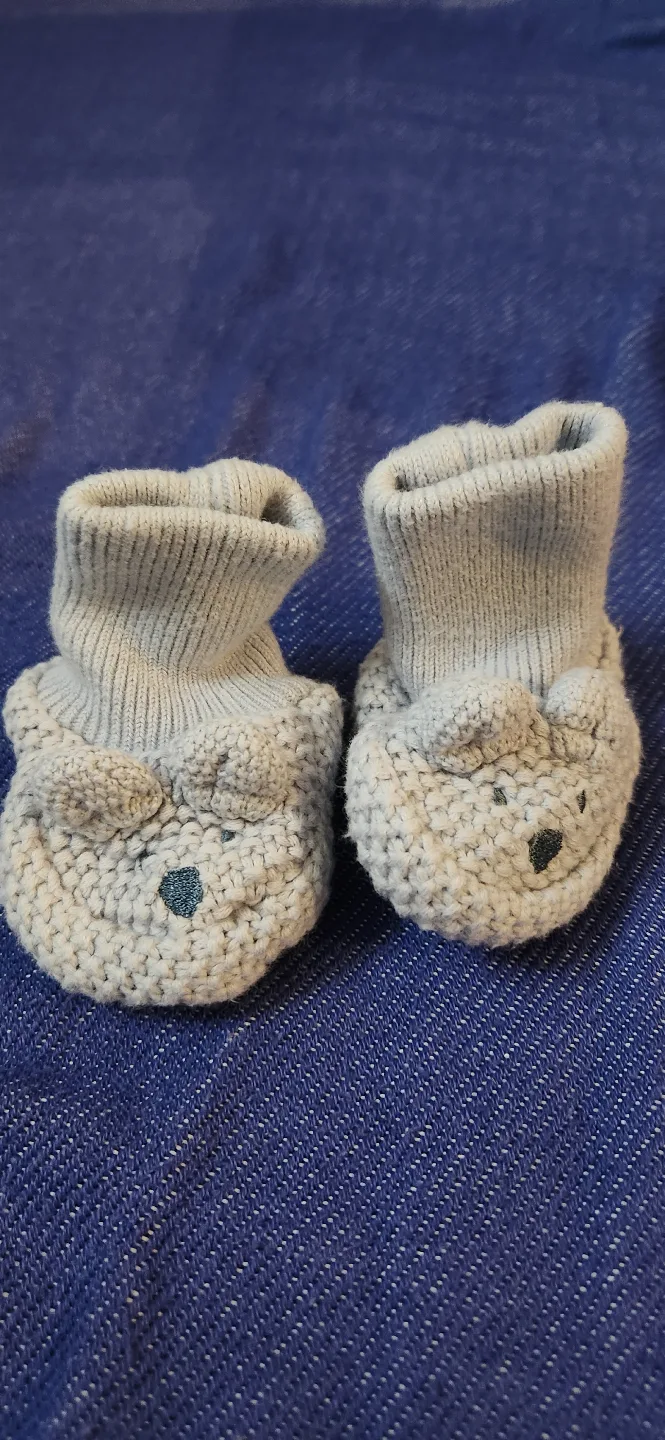 Baby Clothes Bundle - Hats, Mittens, Booties, Socks & sleep sack image indicator(4)