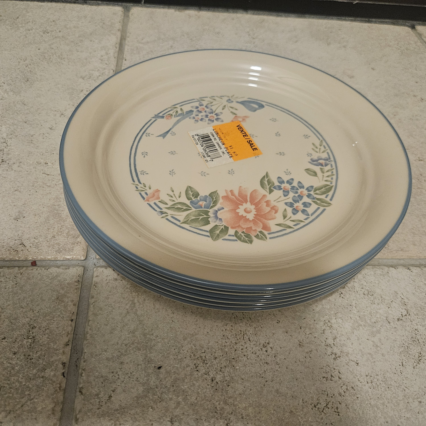 Set of Corelle Dinner Plates and Floral Plates - photo 2
