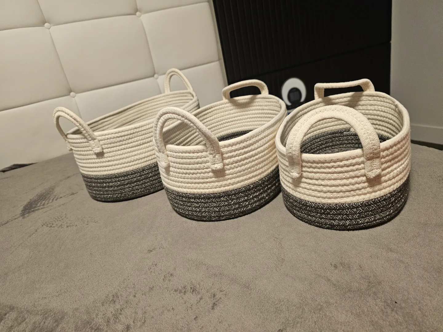 Set of 3 Woven Baskets with Handles image indicator(2)