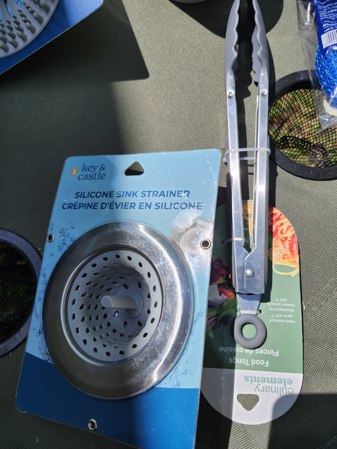 Key & Castle Silicone Sink Strainer and tongs