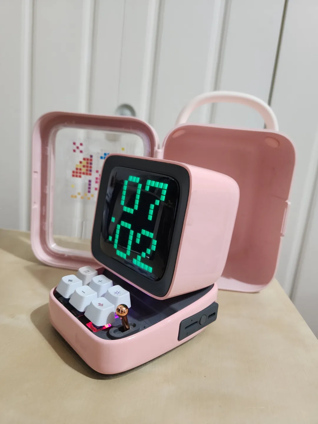 Divoom Ditoo-Plus Pink Pixel Art Bluetooth Speaker image indicator(3)