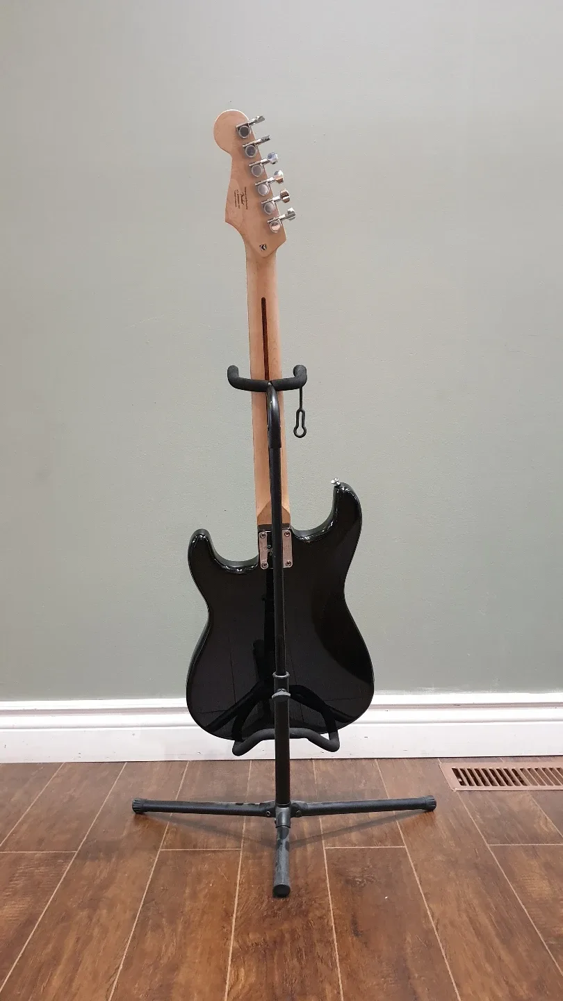 Squier Stratocaster with stand ㅡ Electric guitar image indicator(5)