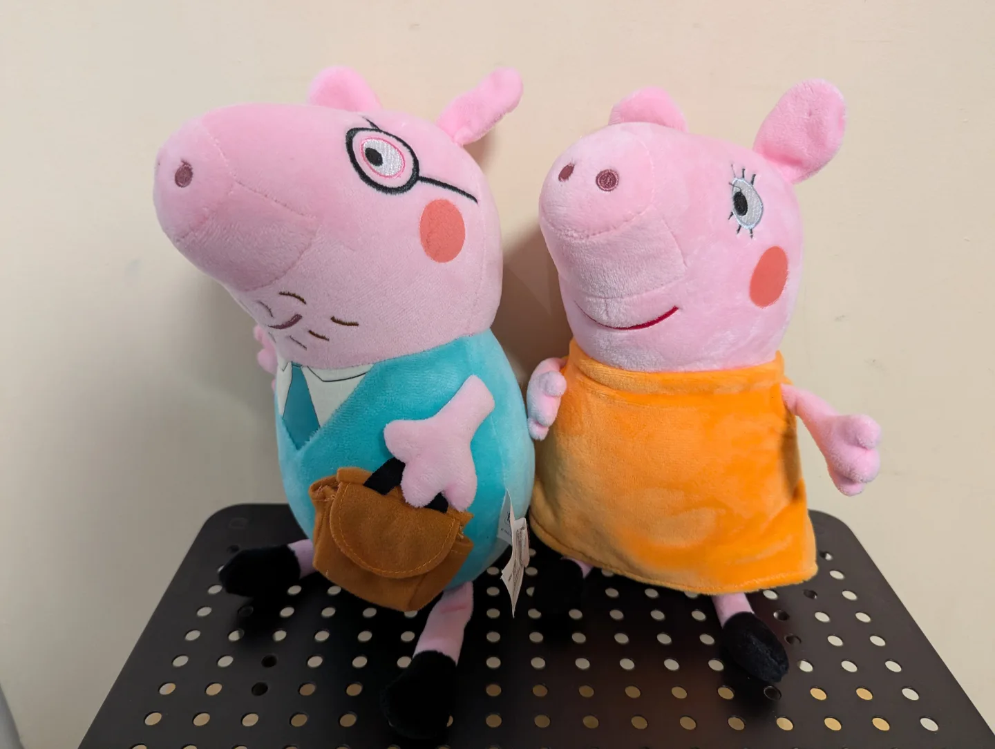Peppa Pig - Mommy and Daddy Pig Stuff Toys ~ *Pre-Loved* image indicator(2)