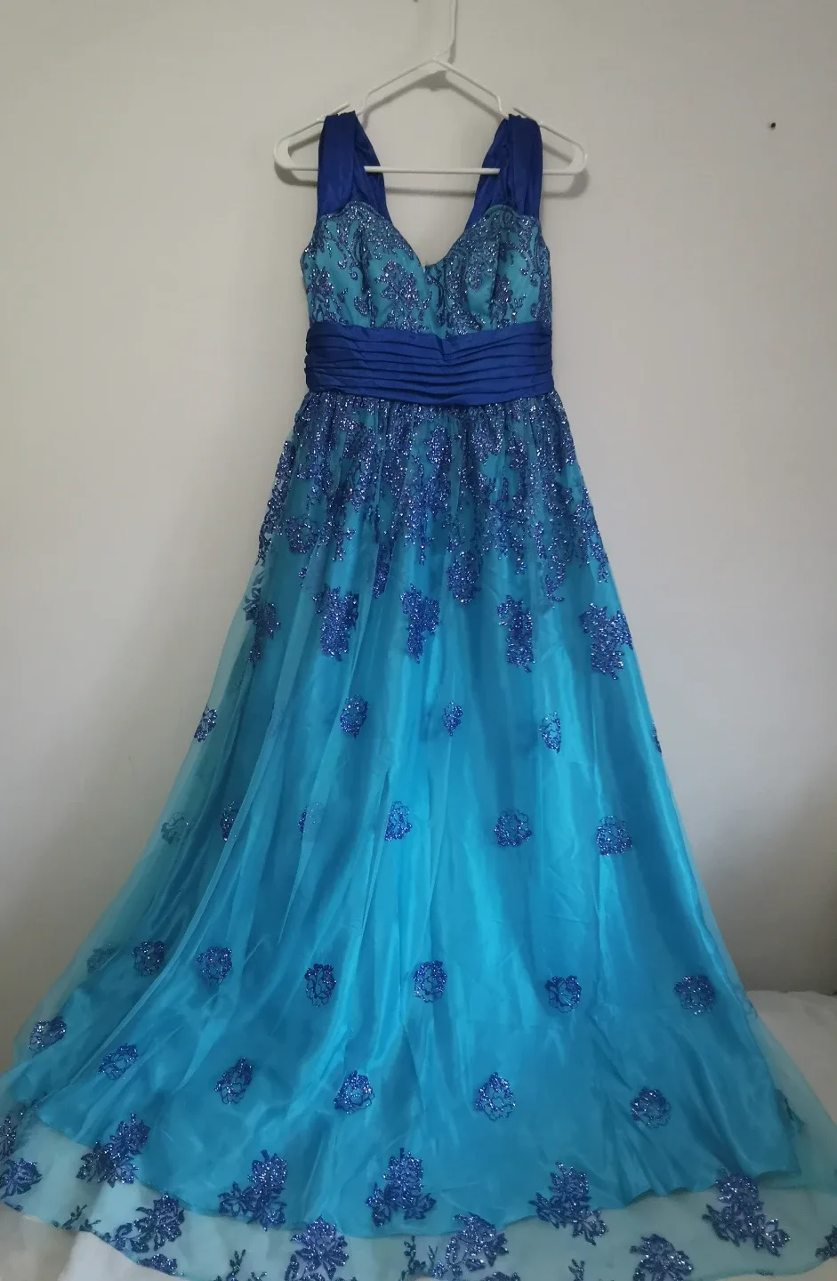 NEW WITH TAG Stunning Blue Formal Gown thumbnail