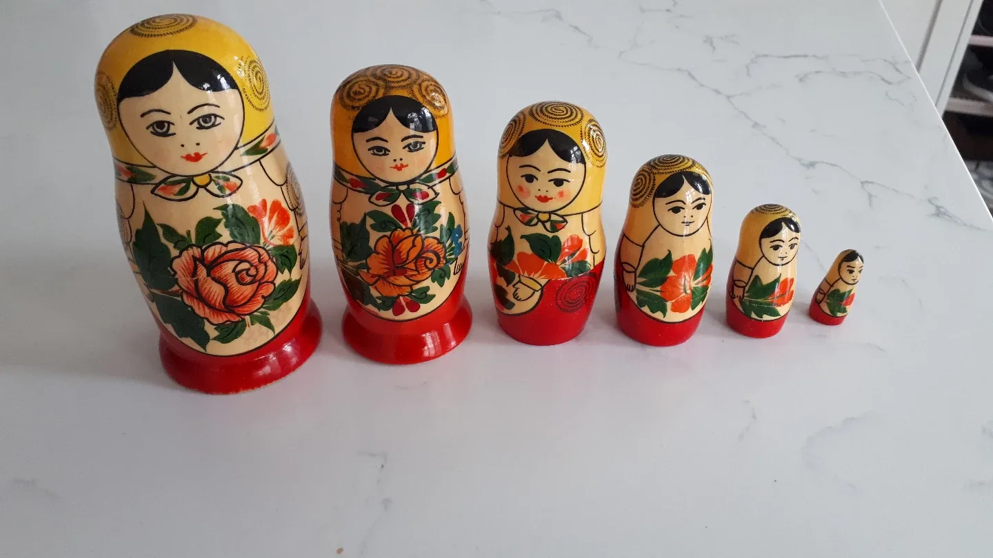 Set of Two Matryoshka Nesting Dolls thumbnail