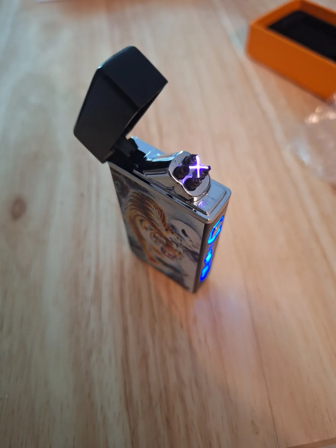 Rechargeable Plasma Lighter with Tiger Design image indicator(4)