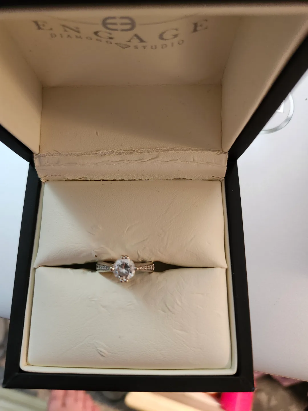 14K White Gold Diamond Engagement Ring 5 grams image indicator(4)