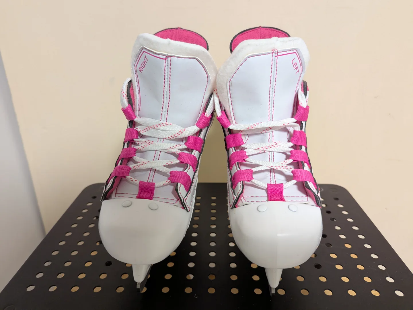 Bauer Youth Ice Skates ~ *Like New* image indicator(2)