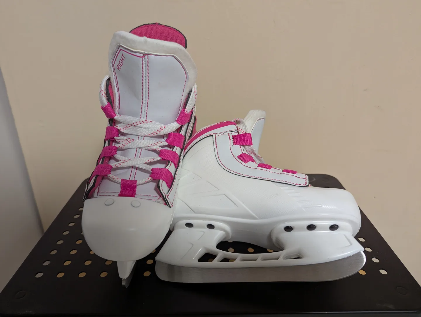 Bauer Youth Ice Skates ~ *Like New* image indicator(3)