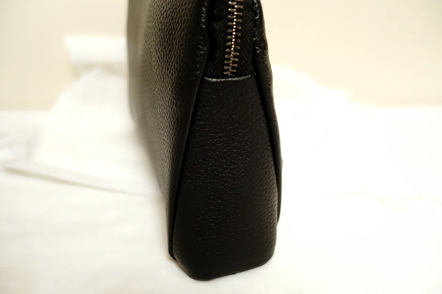 NEW Fipilock Biometric Fingerprint Locking Leather Clutch Case image indicator(5)