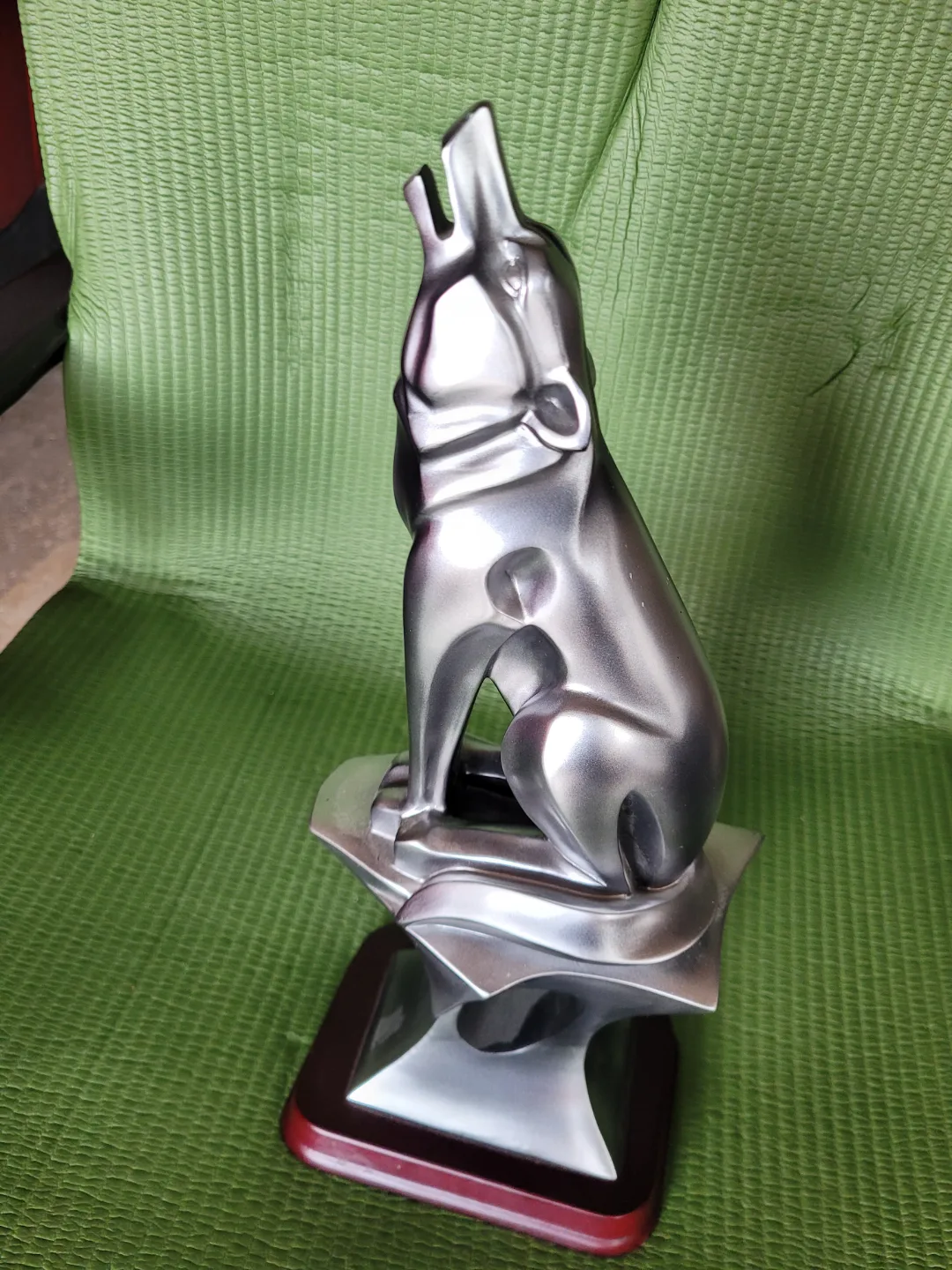 Silver Howling Wolf Figurine on Wooden Base image indicator(2)