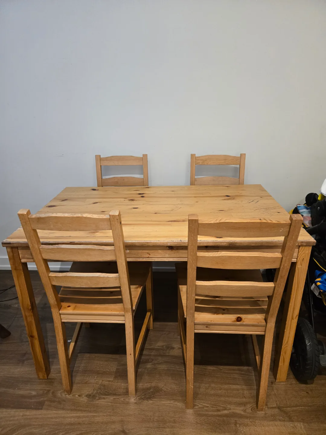 Ikea dining table with 4 chairs thumbnail