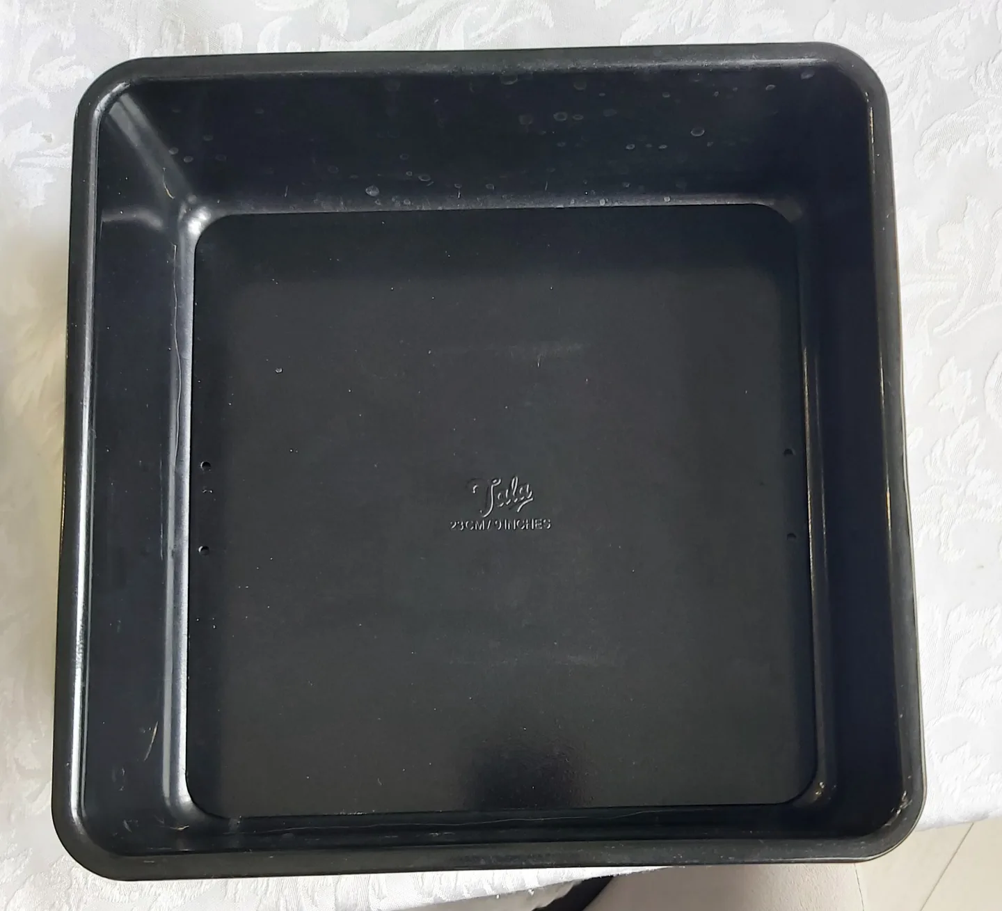 Square cake pan