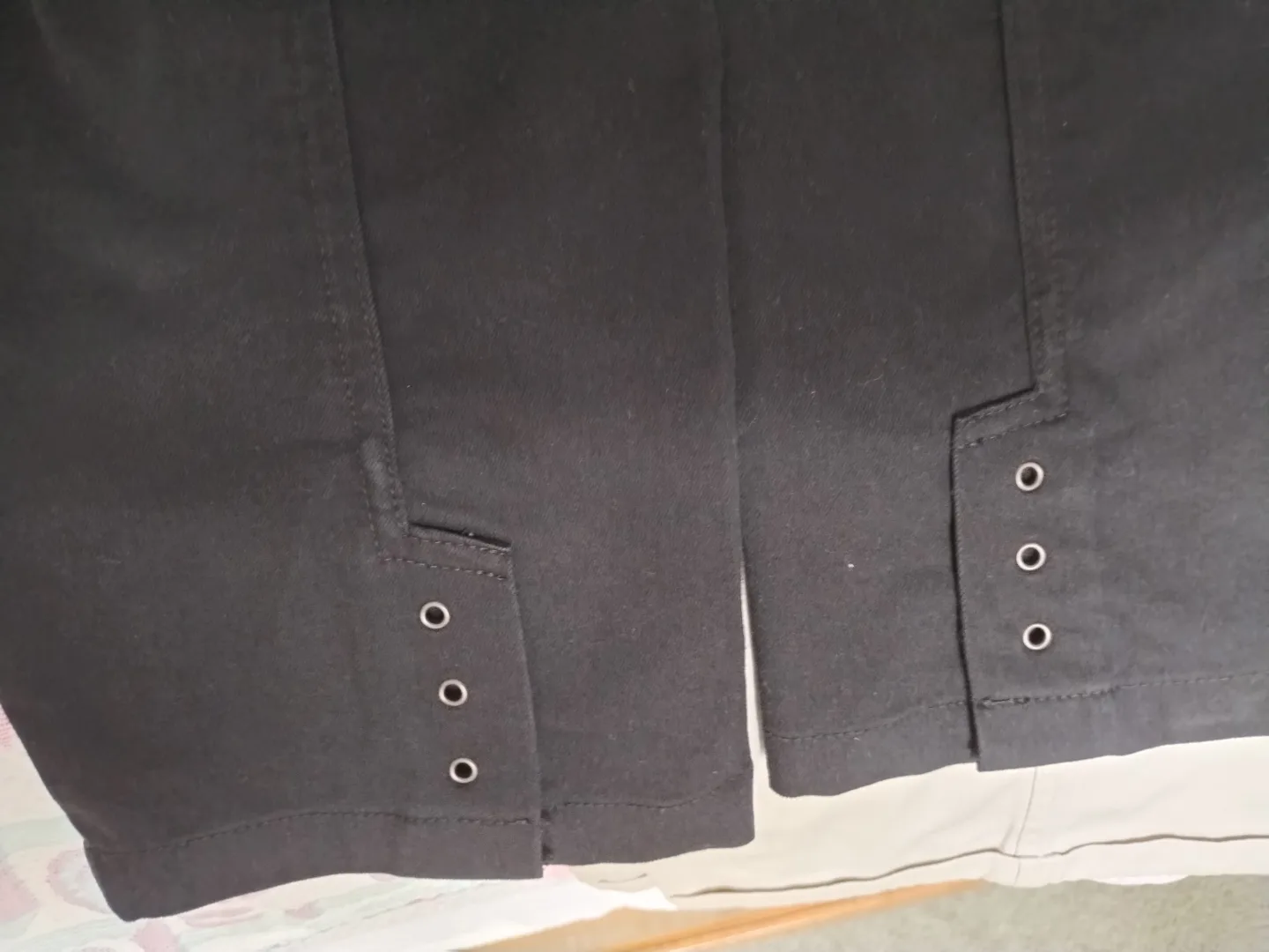 Haggar Women's Size 10 Black Pull-On Ankle Pants image indicator(4)