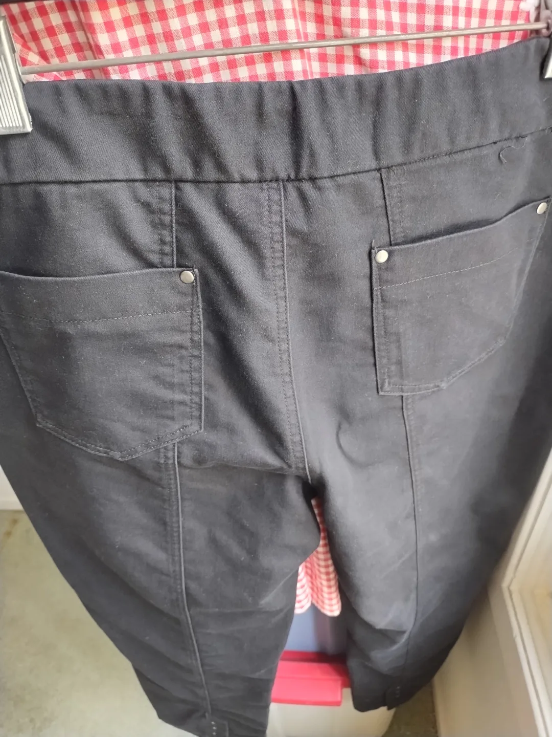 Haggar Women's Size 10 Black Pull-On Ankle Pants image indicator(5)