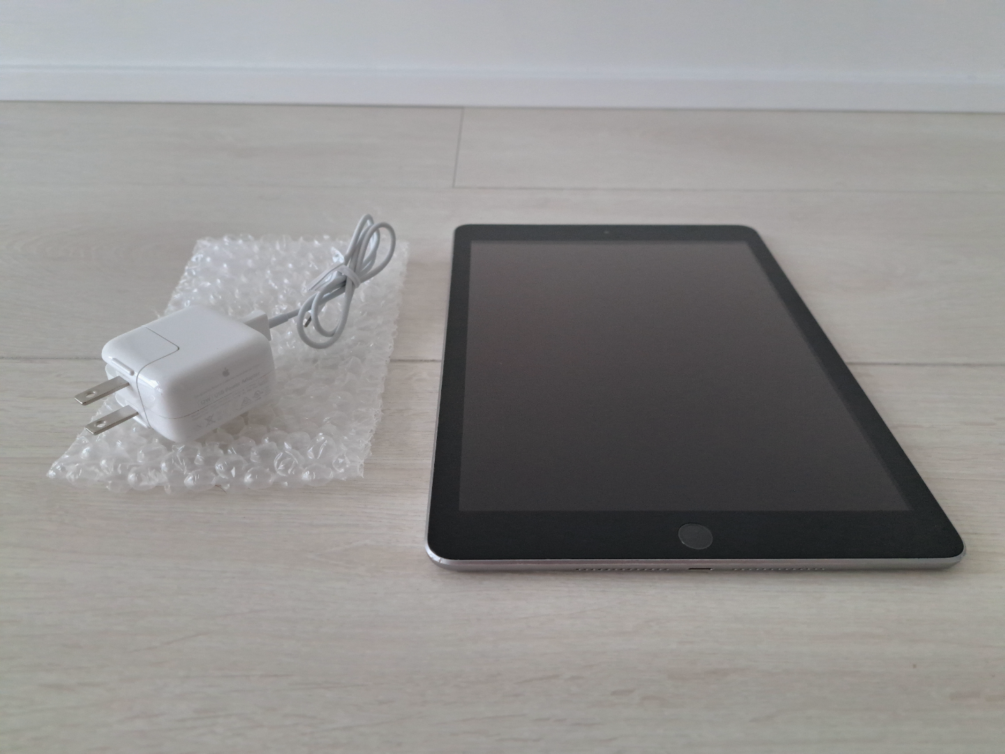 Apple iPad 6th Gen 9.7” 32GB Wi-Fi – Space Grey - photo 2