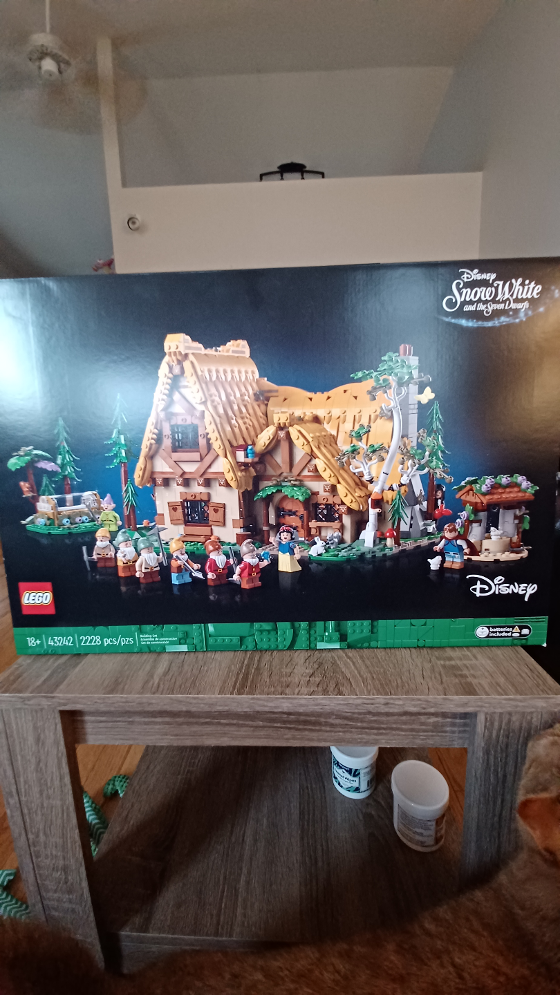LEGO Disney Snow White's Enchanted Cottage 43214 - 2228 Pieces