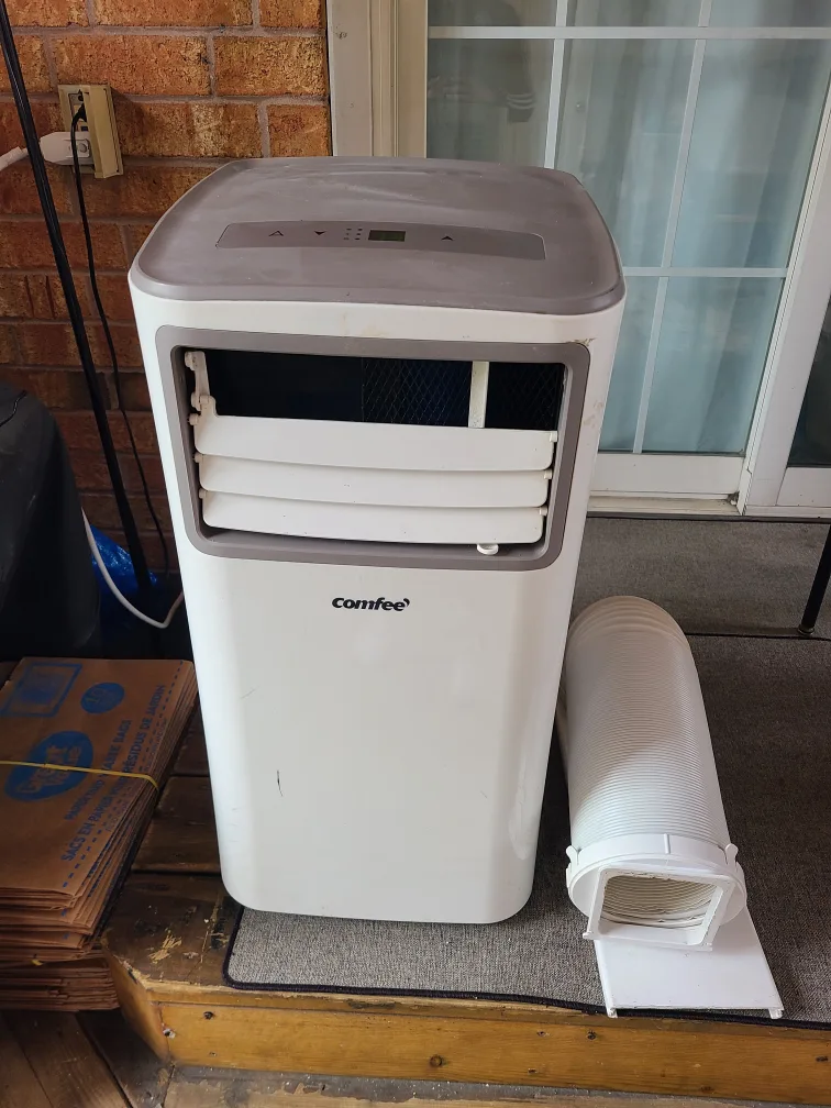 🇨🇦 Portable AC with window attachment - 6000 BTU thumbnail