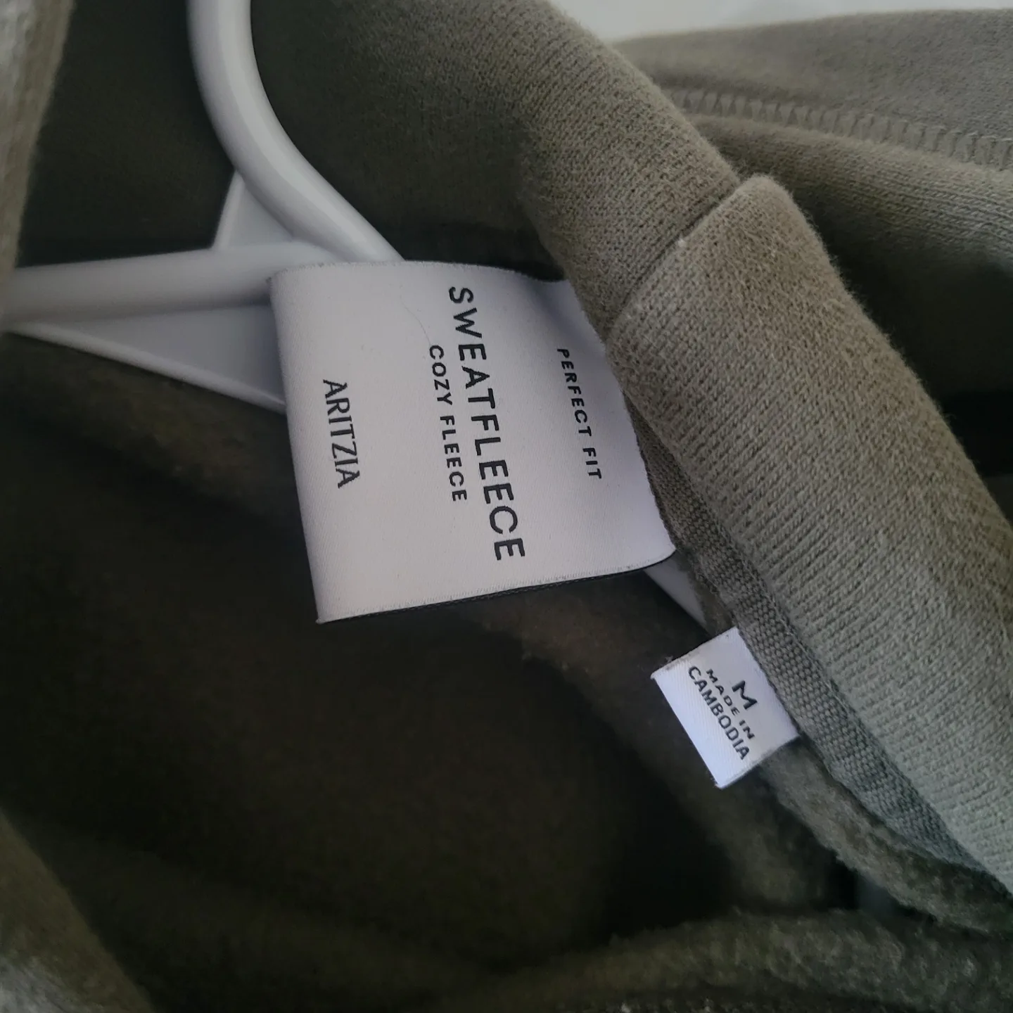 Aritzia Cozy Fleece Perfect Hoodie - Olive Green - Size M image indicator(3)