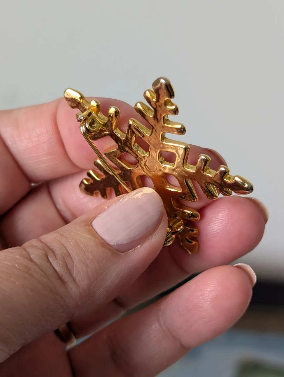Gold-tone Snowflake Brooch image indicator(5)