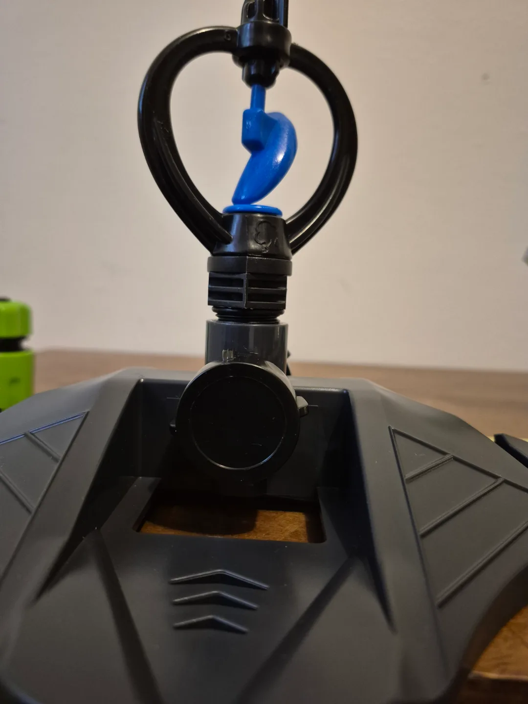 Rotating Lawn Sprinkler with Adjustable Spray Direction image indicator(7)