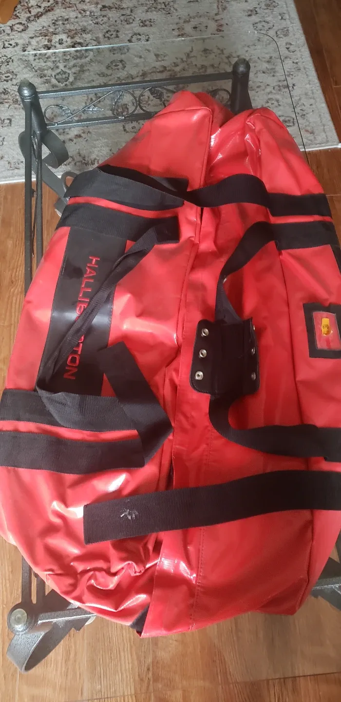 Halliburton Red Duffle Bag image indicator(2)